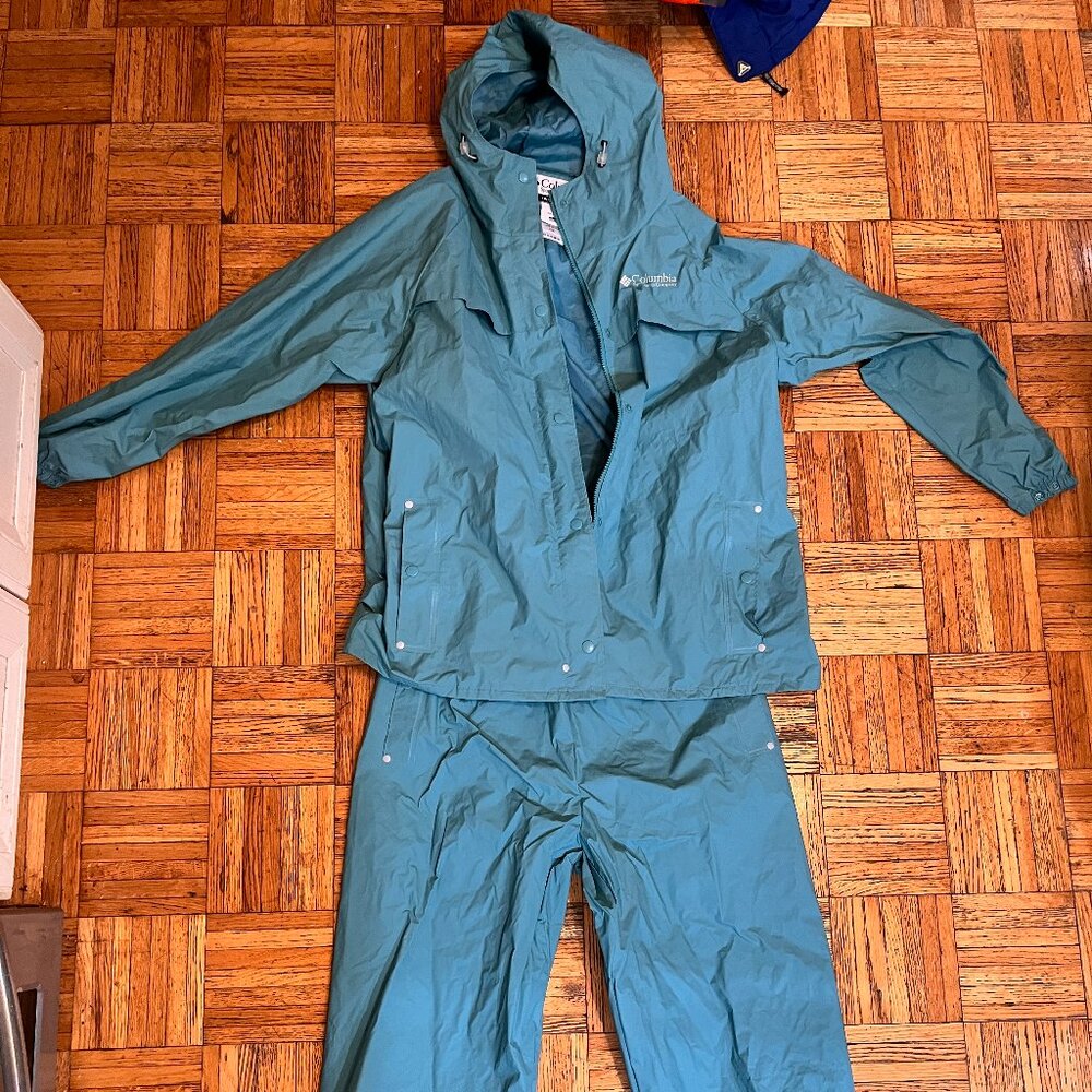 Womens large Columbia Rain Suit (jacket and pants)